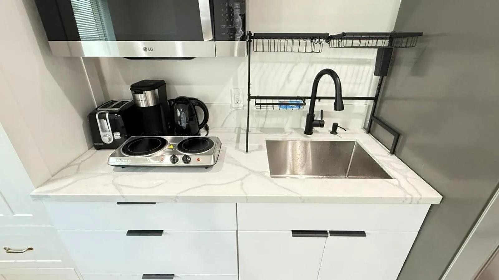 Modern Studio Stylish &Cozy Ieft Unit Los Angeles Apartment