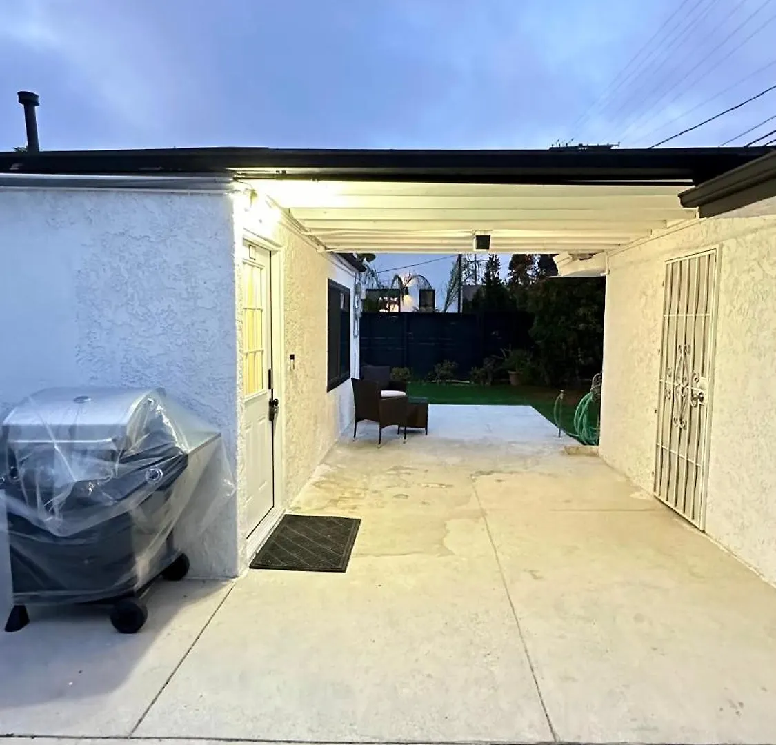 Modern Studio Stylish &Cozy Ieft Unit Los Angeles Apartment